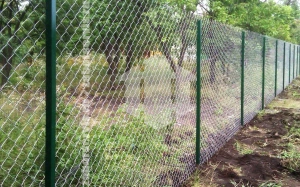 Забор из сетки рабица в натяг